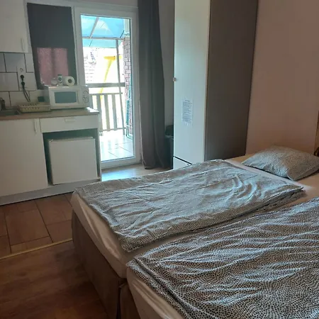Pusztai Apartmanhaz * שיופוק